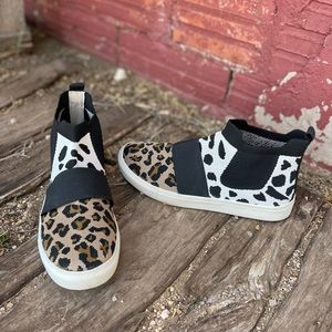 Leopard Slip on Boutique Shoes worn once excellent condition Size 9 Very G brand